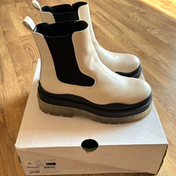 call it spring | steviie boots - Picture 1 of 6